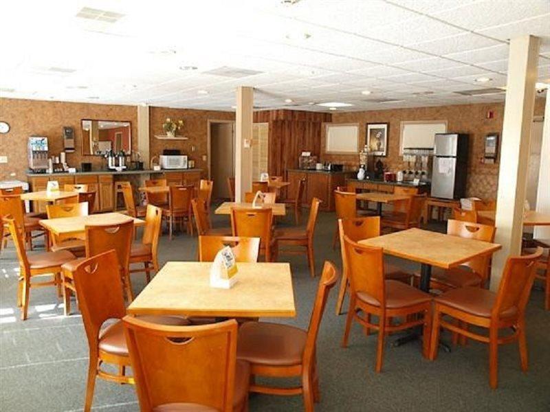 Baymont By Wyndham Iron Mountain Hotel Exterior photo
